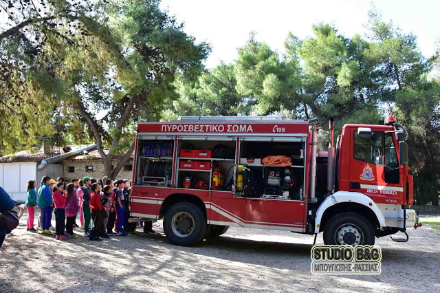 Δενδροφύτευση από μαθητές του δημοτικού σχολείου Άργους στο Λόφο Ασπίδας - Φωτογραφία 3