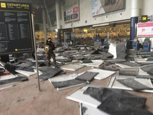 Αιματηρή διπλή επίθεση στο αεροδρόμιο των Βρυξελλών, έκρηξη και στο μετρό - Φωτογραφία 5
