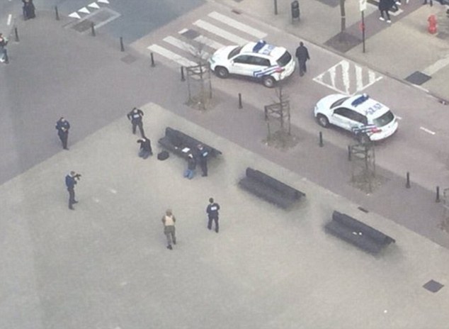 Βέλγοι αστυνομικοί συνέλαβαν δυο από τους δράστες... [photos] - Φωτογραφία 2