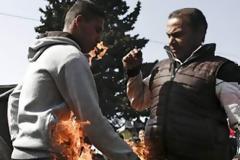 ΣΟΚ: Δύο πρόσφυγες αυτοπυρπολήθηκαν στην Ειδομένη