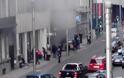 Βρυξέλλες: Ενας ουρλιάζει, δύο χαίρονται που σώθηκαν - Η φωτογραφία που σοκάρει