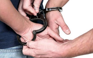 Συνελήφθη 65χρονος ιδιοκτήτης καταστήματος που είχε μετατραπεί σε χώρο που διενεργούνταν παράνομα τυχερά παίγνια και άλλες παράνομες δραστηριότητες - Φωτογραφία 1