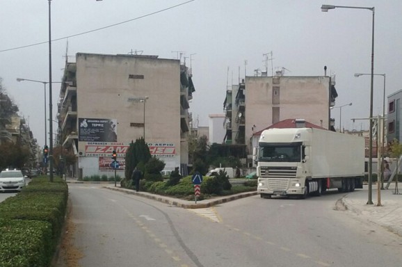 ¨Τρελό φορτηγό αναστάτωσε τα Τρίκαλα - Φωτογραφία 3