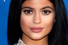 Άλλαξε look στα μαλλιά της η Kylie Jenner... [photos]