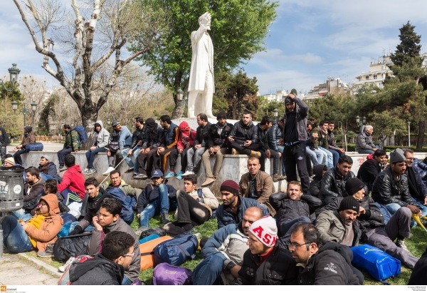 Θεσσαλονίκη: Στην πλατεία Αριστοτέλους οι διαμαρτυρόμενοι πρόσφυγες - ΦΩΤΟ - Φωτογραφία 2