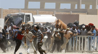 ΥΠΕΞ Γαλλίας: «Εκατοντάδες χιλιάδες περιμένουν να περάσουν από τη Λιβύη στην Ευρώπη» - Φωτογραφία 1