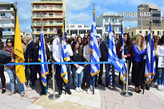 Καταθέσεις στεφάνων στο Άργος από μαθητές για την επέτειο της 25ης Μαρτίου - Φωτογραφία 1