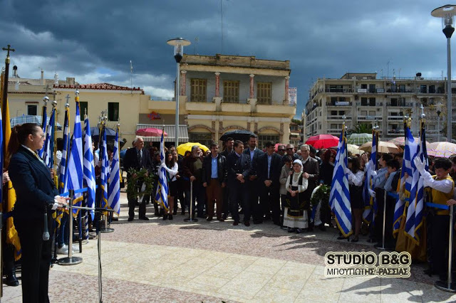 Καταθέσεις στεφάνων στο Άργος από μαθητές για την επέτειο της 25ης Μαρτίου - Φωτογραφία 2