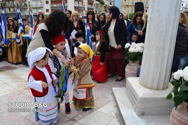 Καταθέσεις στεφάνων στο Άργος από μαθητές για την επέτειο της 25ης Μαρτίου - Φωτογραφία 3