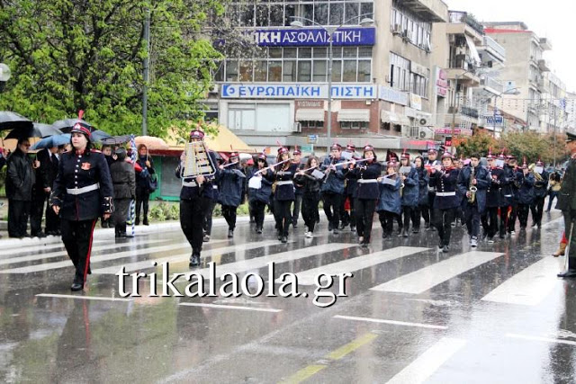 Βροχή και κρύο στη σημερινή παρέλαση της 25ης Μαρτίου στα Τρίκαλα... [photos] - Φωτογραφία 2