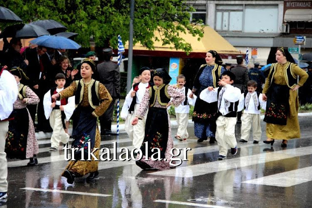 Βροχή και κρύο στη σημερινή παρέλαση της 25ης Μαρτίου στα Τρίκαλα... [photos] - Φωτογραφία 4