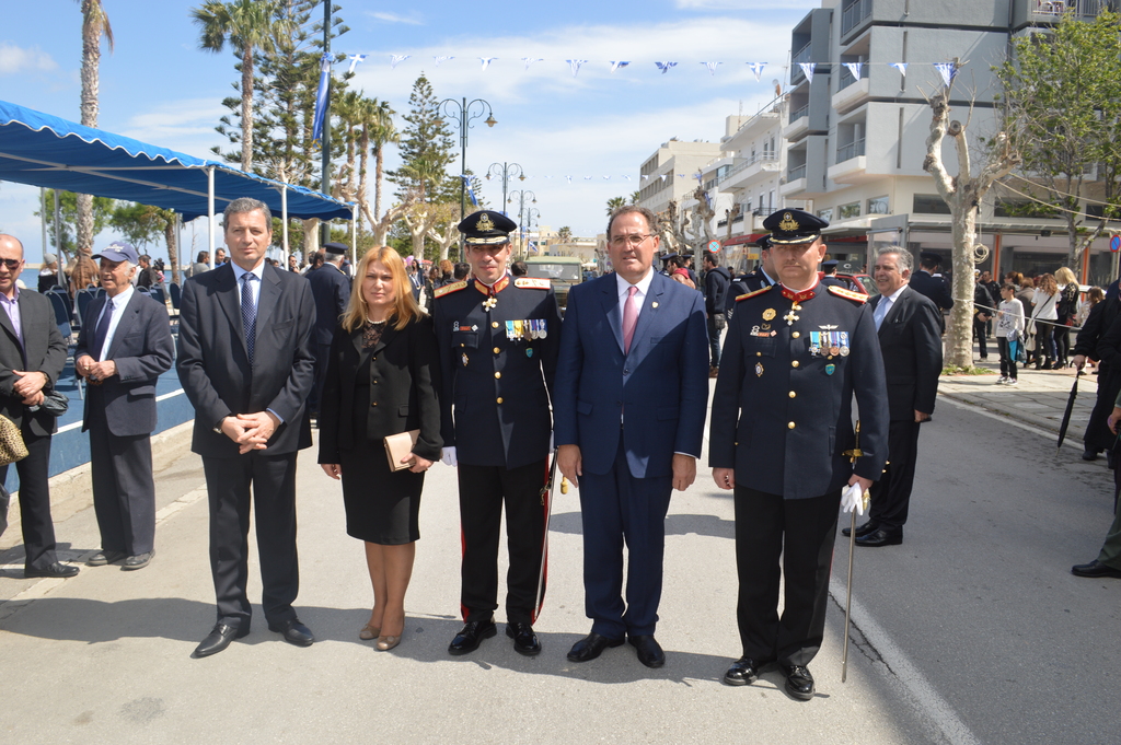 Φωτό από τη στρατιωτική παρέλαση στην ΚΩ - Φωτογραφία 2