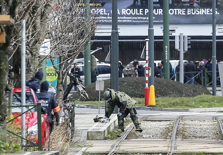 Εκρήξεις και πυροβολισμοί στις Βρυξέλλες σε έφοδο της αστυνομίας - Σύλληψη υπόπτου  [photos] - Φωτογραφία 5