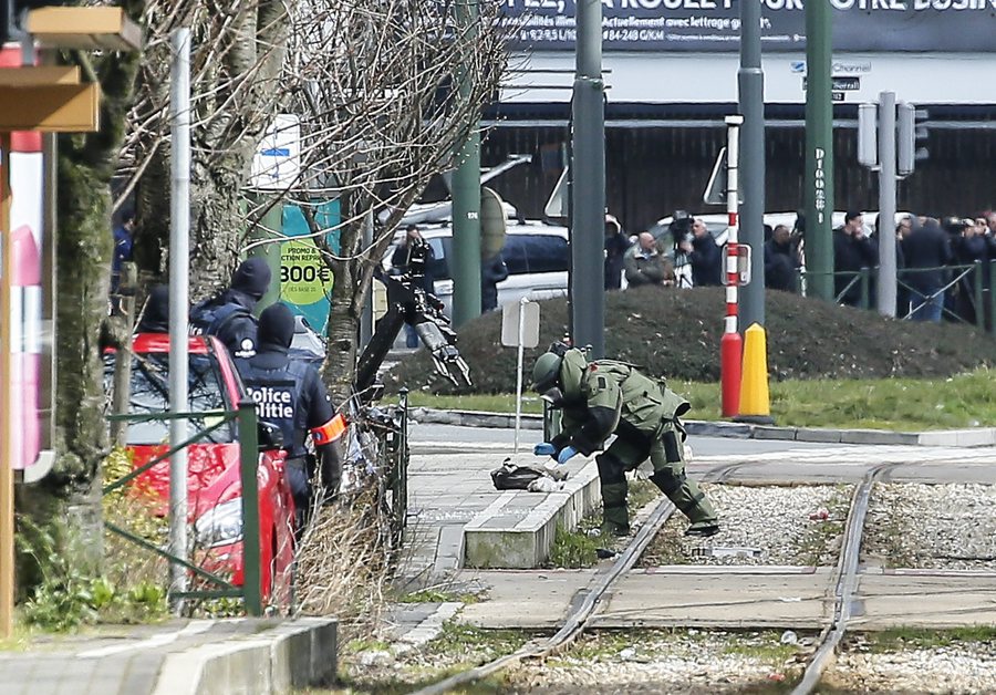 Εκρήξεις και πυροβολισμοί στις Βρυξέλλες σε έφοδο της αστυνομίας - Σύλληψη υπόπτου  [photos] - Φωτογραφία 6