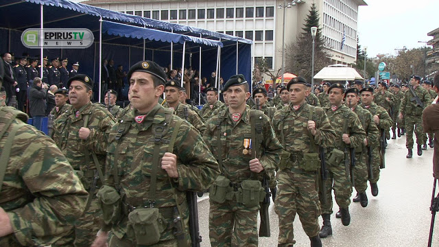 Με βροχή η παρέλαση στα Ιωάννινα [photos+video] - Φωτογραφία 5