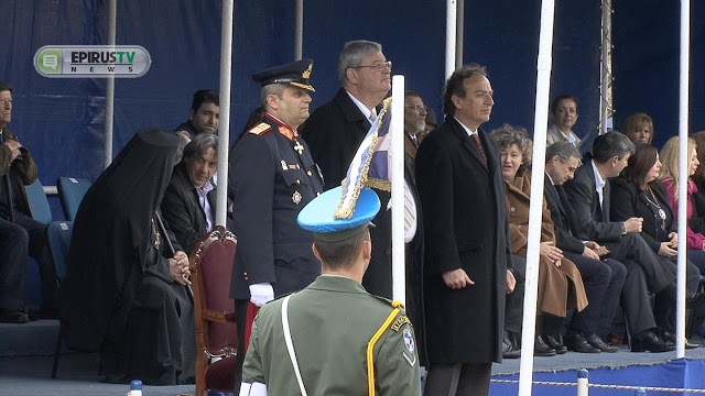 Με βροχή η παρέλαση στα Ιωάννινα [photos+video] - Φωτογραφία 6