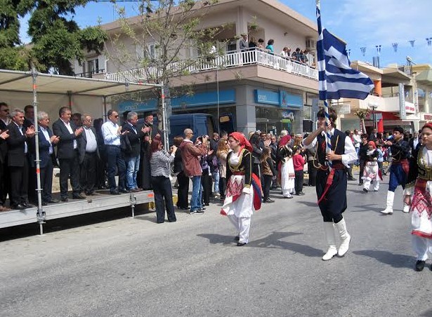 Με τη συμμετοχή μαθητών σχολείων του Γαζίου και Πολιτιστικών Συλλόγων του Δήμου Μαλεβιζίου, πραγματοποιήθηκε η παρέλαση στην πόλη του Γαζίου [photos] - Φωτογραφία 10