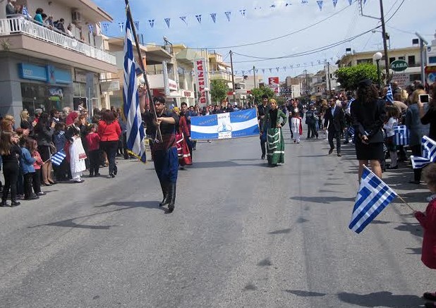 Με τη συμμετοχή μαθητών σχολείων του Γαζίου και Πολιτιστικών Συλλόγων του Δήμου Μαλεβιζίου, πραγματοποιήθηκε η παρέλαση στην πόλη του Γαζίου [photos] - Φωτογραφία 11