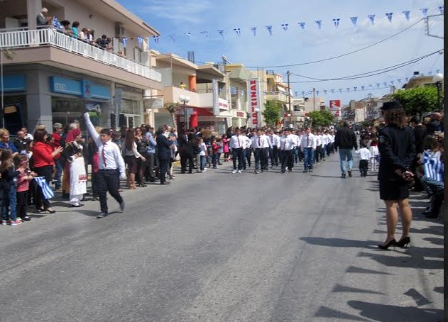 Με τη συμμετοχή μαθητών σχολείων του Γαζίου και Πολιτιστικών Συλλόγων του Δήμου Μαλεβιζίου, πραγματοποιήθηκε η παρέλαση στην πόλη του Γαζίου [photos] - Φωτογραφία 14