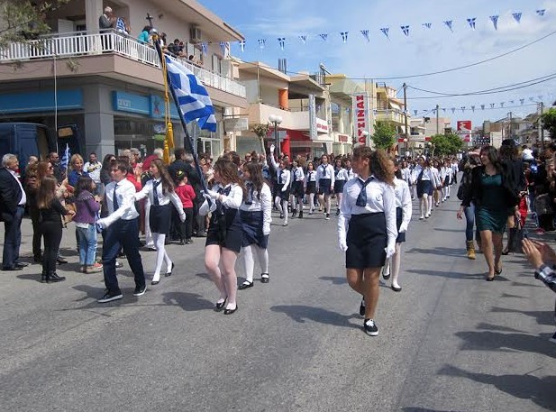 Με τη συμμετοχή μαθητών σχολείων του Γαζίου και Πολιτιστικών Συλλόγων του Δήμου Μαλεβιζίου, πραγματοποιήθηκε η παρέλαση στην πόλη του Γαζίου [photos] - Φωτογραφία 15