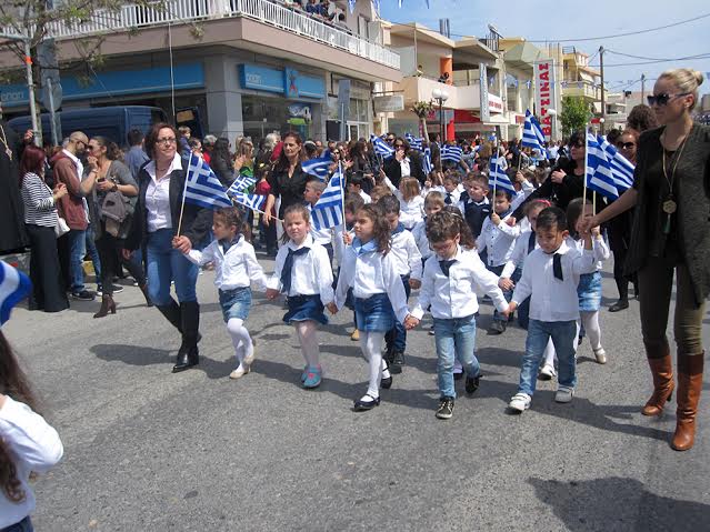 Με τη συμμετοχή μαθητών σχολείων του Γαζίου και Πολιτιστικών Συλλόγων του Δήμου Μαλεβιζίου, πραγματοποιήθηκε η παρέλαση στην πόλη του Γαζίου [photos] - Φωτογραφία 5