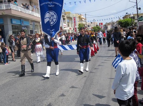 Με τη συμμετοχή μαθητών σχολείων του Γαζίου και Πολιτιστικών Συλλόγων του Δήμου Μαλεβιζίου, πραγματοποιήθηκε η παρέλαση στην πόλη του Γαζίου [photos] - Φωτογραφία 8