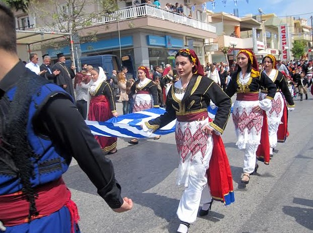 Με τη συμμετοχή μαθητών σχολείων του Γαζίου και Πολιτιστικών Συλλόγων του Δήμου Μαλεβιζίου, πραγματοποιήθηκε η παρέλαση στην πόλη του Γαζίου [photos] - Φωτογραφία 9