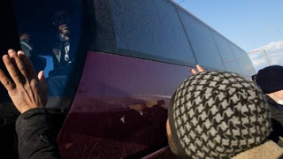Εκκενώνεται η Ειδομένη: Αναχώρησαν 4 λεωφορεία με πρόσφυγες [photos] - Φωτογραφία 1