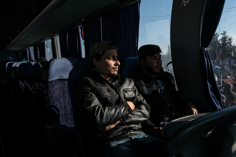 Εκκενώνεται η Ειδομένη: Αναχώρησαν 4 λεωφορεία με πρόσφυγες [photos] - Φωτογραφία 5
