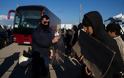 Εκκενώνεται η Ειδομένη: Αναχώρησαν 4 λεωφορεία με πρόσφυγες [photos] - Φωτογραφία 3