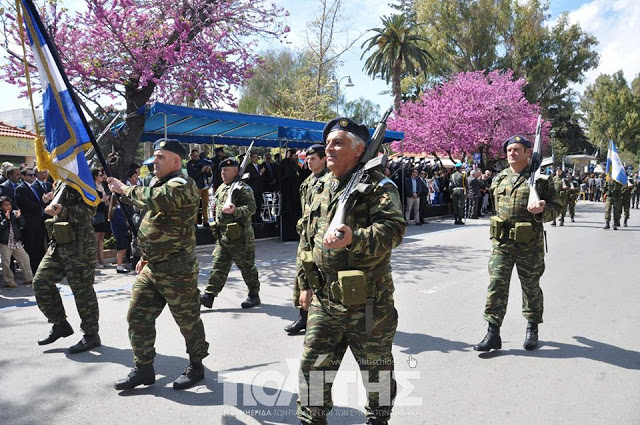 Φωτό από τη στρατιωτική παρέλαση στη Χίο - Φωτογραφία 12