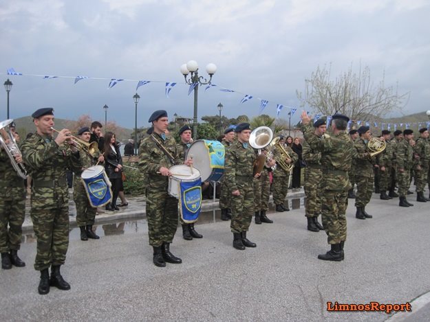 Φωτό και βίντεο από τη στρατιωτική παρέλαση στη Λήμνο - Φωτογραφία 11