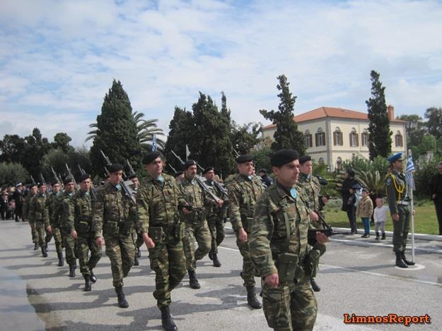 Φωτό και βίντεο από τη στρατιωτική παρέλαση στη Λήμνο - Φωτογραφία 14