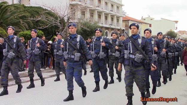 Φωτό και βίντεο από τη στρατιωτική παρέλαση στη Λήμνο - Φωτογραφία 17