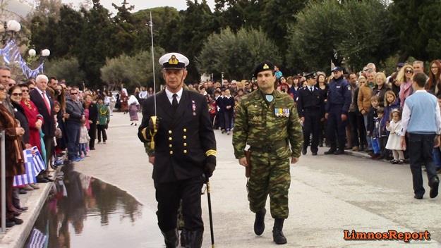 Φωτό και βίντεο από τη στρατιωτική παρέλαση στη Λήμνο - Φωτογραφία 7