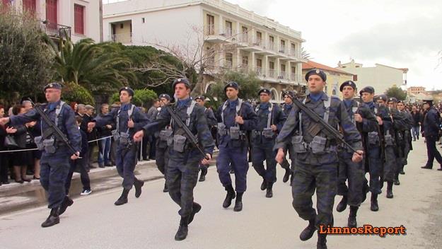 Φωτό και βίντεο από τη στρατιωτική παρέλαση στη Λήμνο - Φωτογραφία 9