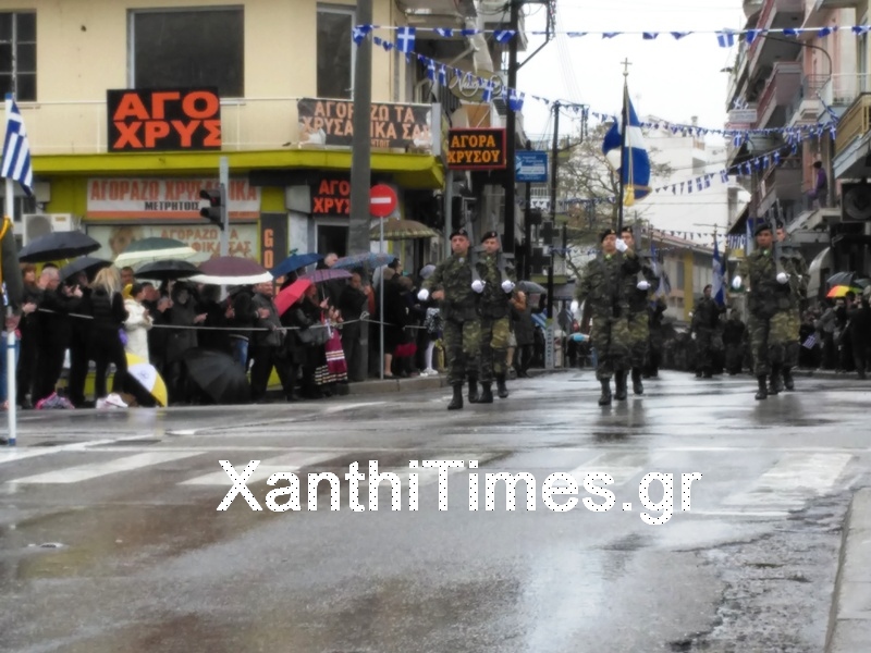 Φωτό και βίντεο από τη στρατιωτική παρέλαση στην Ξάνθη - Φωτογραφία 5