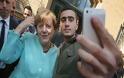 Έβγαλε η Μέρκελ selfie με έναν από τους καμικάζι των Βρυξελλών; - Φωτογραφία 2