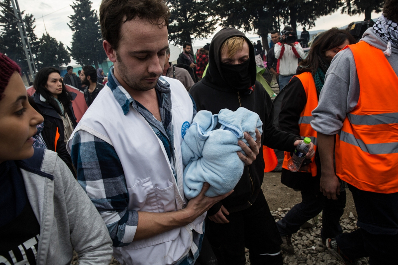 Γεννητούρια στην Ειδομένη -24χρονη έφερε στον κόσμο κοριτσάκι μέσα σε σκηνή [photos] - Φωτογραφία 3