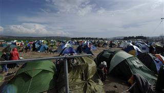 Ειδομένη: Παραμένουν στον καταυλισμό και κάνουν πορεία προς τα σύνορα - Φωτογραφία 1
