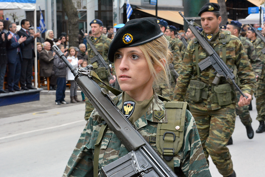 Έκλεψαν τις εντυπώσεις οι γυναίκες στρατιωτικοί στην παρέλαση της Αλεξανδρούπολης - Φωτογραφία 2