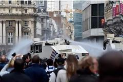 Συγκρούσεις στο κέντρο των Βρυξελλών -Μάχες σώμα με σώμα ακροδεξιών με ΜΑΤ