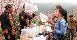 Απίστευτο! Τι πουλάνε αυτοί οι Κινέζοι μέσα στις σακούλες; [photo] - Φωτογραφία 1