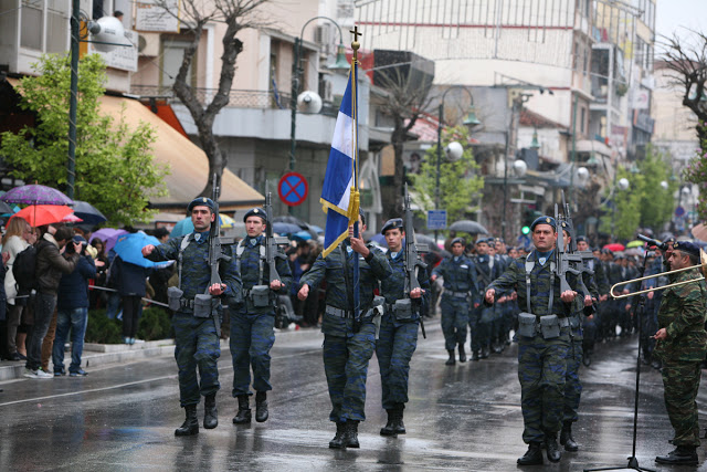 Βίντεο από τη στρατιωτική παρέλαση στη Λάρισα - Φωτογραφία 4