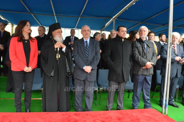 Η στρατιωτική παρέλαση στην Τρίπολη (pics,vid) - Φωτογραφία 3