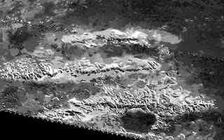 Ανακαλύφθηκε το ψηλότερο βουνό σε δορυφόρο του Κρόνου - Φωτογραφία 1