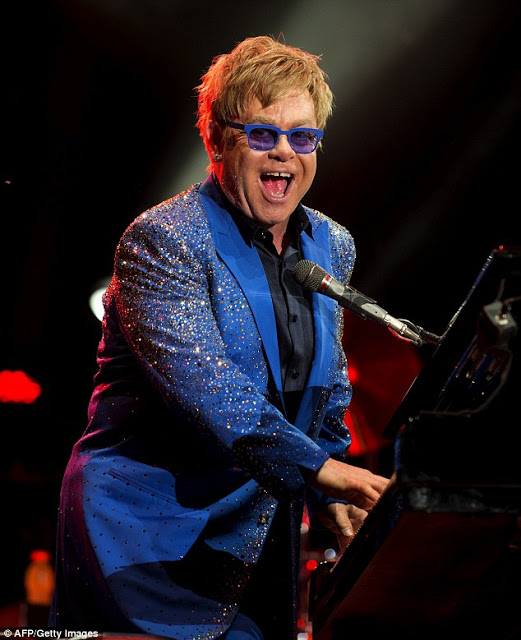 Σκάνδαλο! Σωματοφύλακας κάνει μήνυση στον Elton John για... παρενόχληση - Φωτογραφία 2