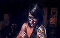 Δείτε τι γίνεται όταν η τέχνη του tattoο συναντάει ένα όμορφο γυναικείο κορμί - Φωτογραφία 14