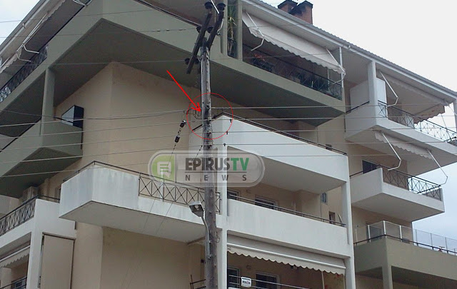 Ιωάννινα:Εργάτες που τοποθετούσαν στύλο της ΔΕΗ σε εξαιρετικά κρίσιμη κατάσταση στο νοσοκομείο μετά απο ηλεκτροπληξία [photos] - Φωτογραφία 7