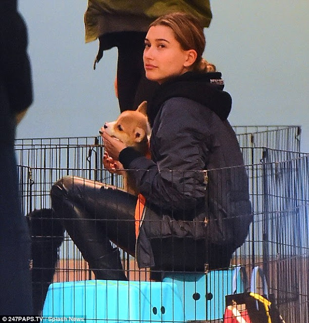 Τι ψώνισαν η Kendall Jenner και η Hailey Baldwin στη Νέα Υόρκη; [photo] - Φωτογραφία 3